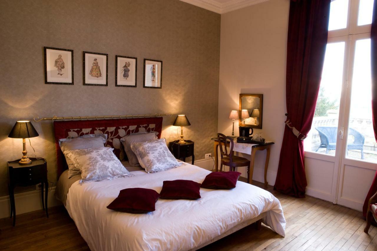 Le Manoir De Crisolles Bed & Breakfast エクステリア 写真